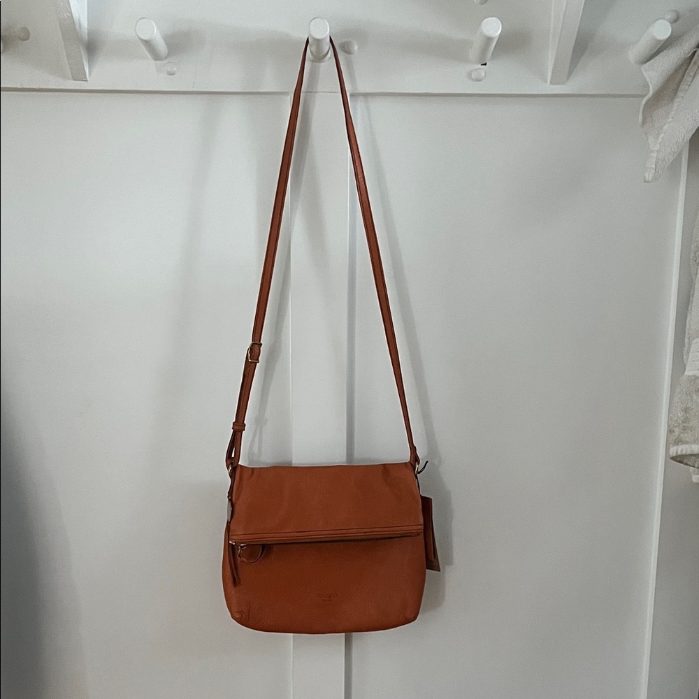 Margot New York Classic Brown Fold over Crossbody Bag.
Tags on.
Genuine leather - Picture 2 of 11